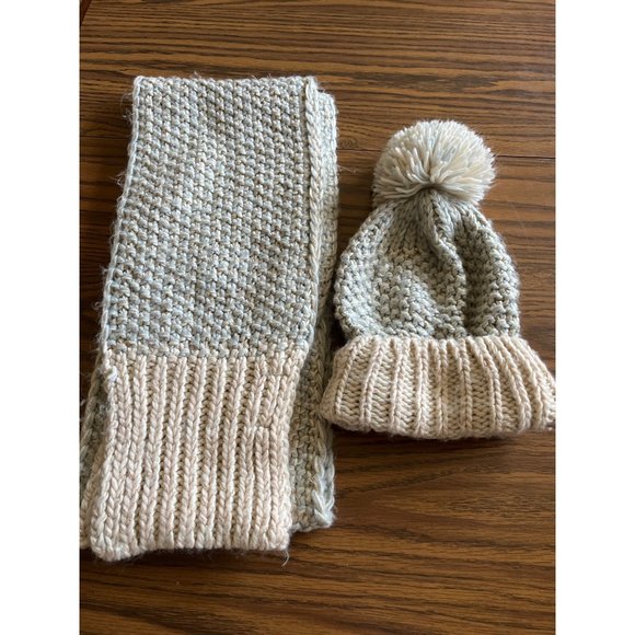 Jessica Simpson winter cream pale green and metallic thread scarf and hat set - Picture 1 of 5